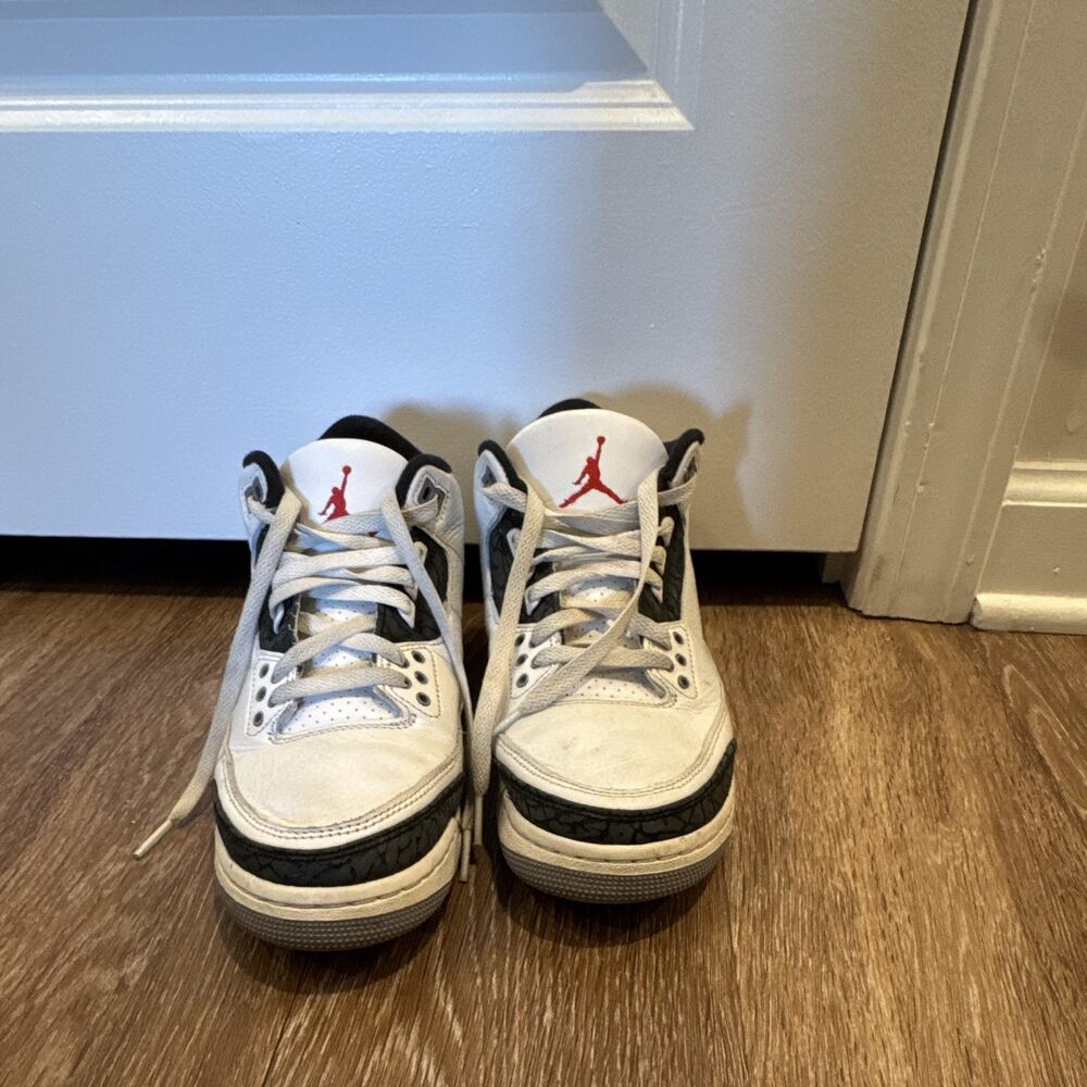 Nike Air Jordan 3 Retro in the "Cement Grey" Size 7Y